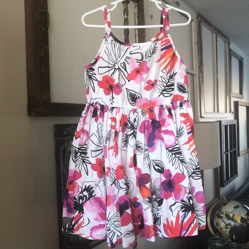 Girl’s Gymboree floral dress size 6. Adorable!
